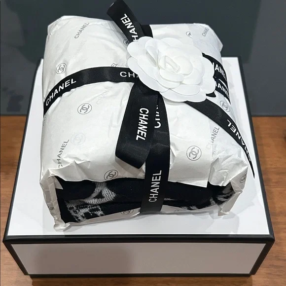 GWP: CHANEL Monochrome Logo Scarf - Picture 3 of 3